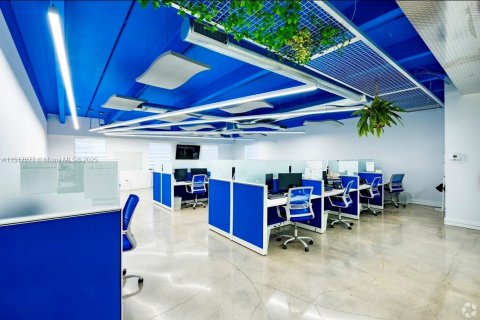 Propiedad comercial en venta en Doral, Florida № 1981430 - foto 27