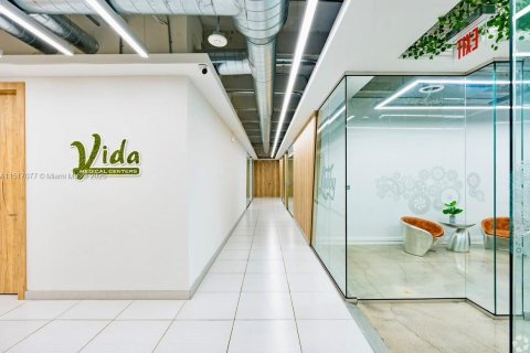 Propiedad comercial en venta en Doral, Florida № 1981430 - foto 9