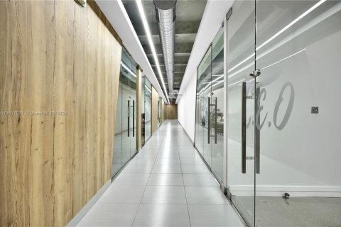 Propiedad comercial en venta en Doral, Florida № 1981430 - foto 12