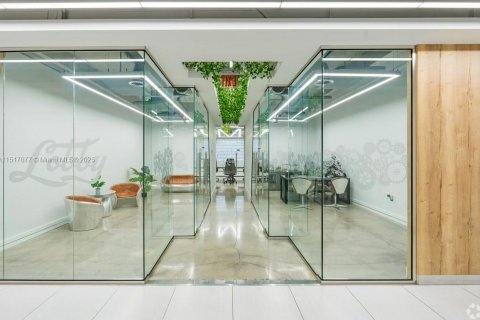 Propiedad comercial en venta en Doral, Florida № 1981430 - foto 8