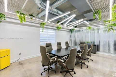 Propiedad comercial en venta en Doral, Florida № 1981430 - foto 16