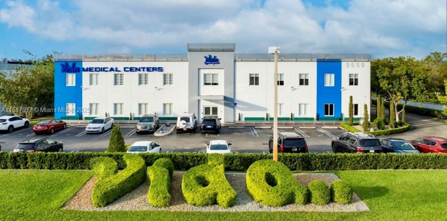 Propiedad comercial en Doral, Florida № 1981430