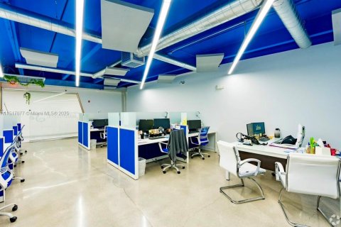 Propiedad comercial en venta en Doral, Florida № 1981430 - foto 28