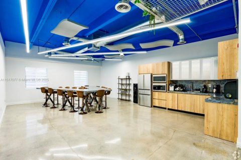 Propiedad comercial en venta en Doral, Florida № 1981430 - foto 26