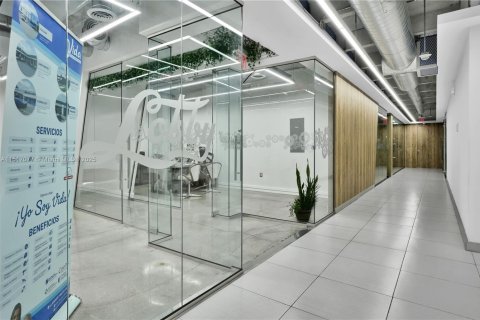 Propiedad comercial en venta en Doral, Florida № 1981430 - foto 11