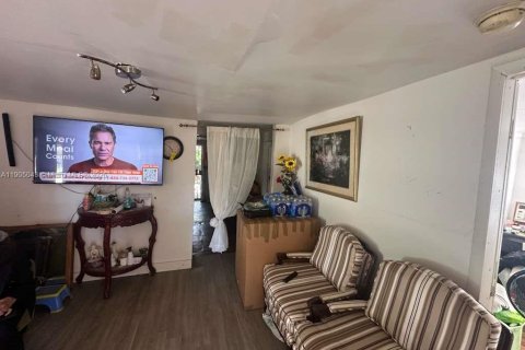 House in Miami, Florida 2 bedrooms, 75.25 sq.m. № 1956095 - photo 26