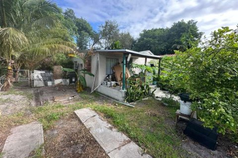 House in Miami, Florida 2 bedrooms, 75.25 sq.m. № 1956095 - photo 5