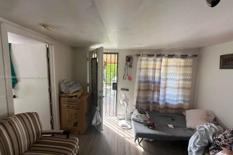 House in Miami, Florida 2 bedrooms, 75.25 sq.m. № 1956095 - photo 7
