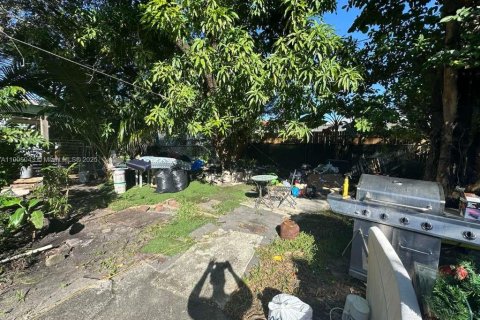 House in Miami, Florida 2 bedrooms, 75.25 sq.m. № 1956095 - photo 10