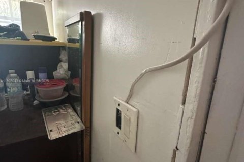 House in Miami, Florida 2 bedrooms, 75.25 sq.m. № 1956095 - photo 12