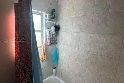 House in Miami, Florida 2 bedrooms, 75.25 sq.m. № 1956095 - photo 15