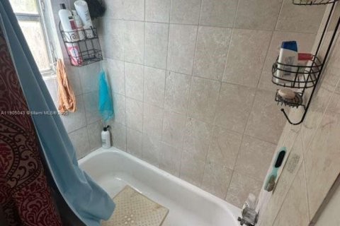 House in Miami, Florida 2 bedrooms, 75.25 sq.m. № 1956095 - photo 20