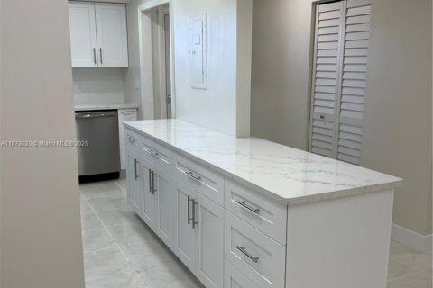 Condo in Lauderhill, Florida, 2 bedrooms  № 2017099 - photo 16