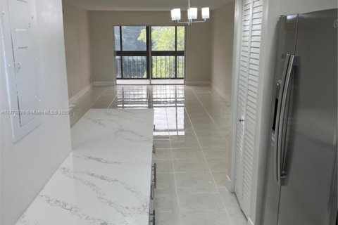 Condo in Lauderhill, Florida, 2 bedrooms  № 2017099 - photo 26