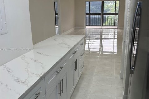 Condo in Lauderhill, Florida, 2 bedrooms  № 2017099 - photo 6