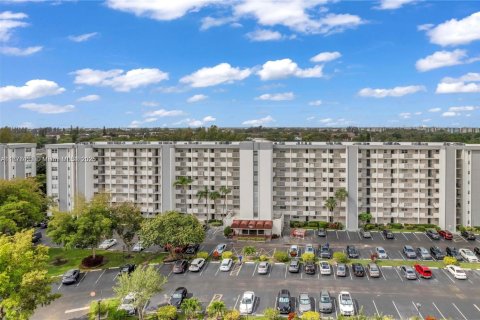 Кондоминиум с 1 комнатой в Лодерхилл, Флорида № 2017099