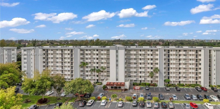 Condo in Lauderhill, Florida, 2 bedrooms  № 2017099