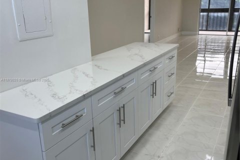 Condo in Lauderhill, Florida, 2 bedrooms  № 2017099 - photo 21