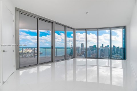 Condominio en alquiler en Miami, Florida, 4 dormitorios, 379.41 m2 № 2026340 - foto 9