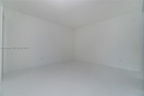 Condominio en alquiler en Miami, Florida, 4 dormitorios, 379.41 m2 № 2026340 - foto 14
