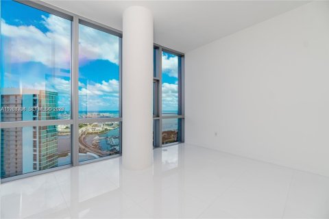 Condominio en alquiler en Miami, Florida, 4 dormitorios, 379.41 m2 № 2026340 - foto 18