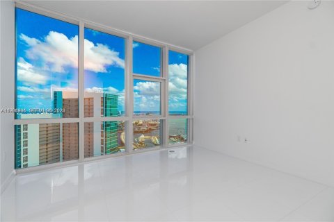 Condominio en alquiler en Miami, Florida, 4 dormitorios, 379.41 m2 № 2026340 - foto 12