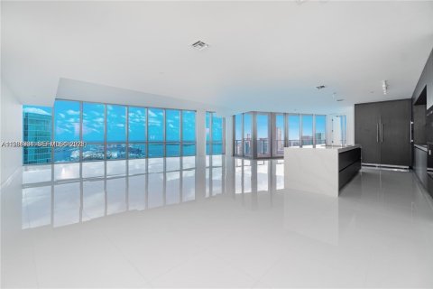 Condominio en alquiler en Miami, Florida, 4 dormitorios, 379.41 m2 № 2026340 - foto 25