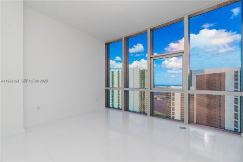 Condominio en alquiler en Miami, Florida, 4 dormitorios, 379.41 m2 № 2026340 - foto 13