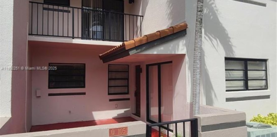 Townhouse in Miami, Florida 2 bedrooms, 110.55 sq.m. № 1953748