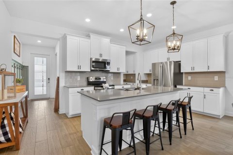 Casa en venta en Orlando, Florida, 5 dormitorios, 367.61 m2 № 2102750 - foto 10