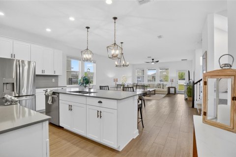 Casa en venta en Orlando, Florida, 5 dormitorios, 367.61 m2 № 2102750 - foto 9