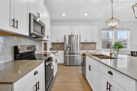 Casa en venta en Orlando, Florida, 5 dormitorios, 367.61 m2 № 2102750 - foto 11