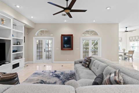 House in Tampa, Florida 4 bedrooms, 373 sq.m. № 1648759 - photo 7