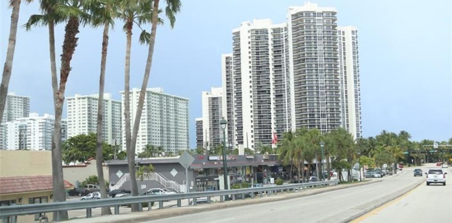 Condo in Fort Lauderdale, Florida, 3 bedrooms № 1224509