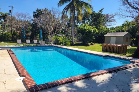 House in Miami, Florida 3 bedrooms, 278.43 sq.m. № 2030483 - photo 25