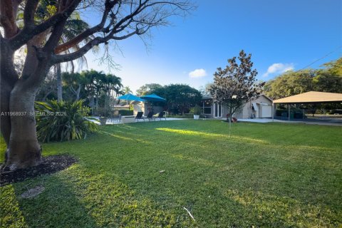 House in Miami, Florida 3 bedrooms, 278.43 sq.m. № 2030483 - photo 30