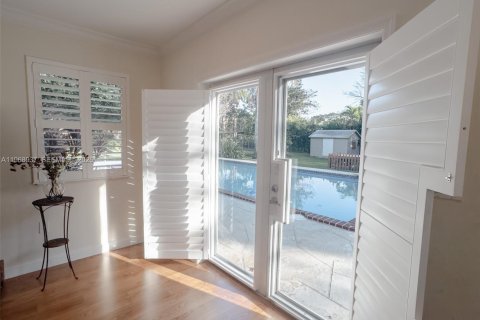 House in Miami, Florida 3 bedrooms, 278.43 sq.m. № 2030483 - photo 16