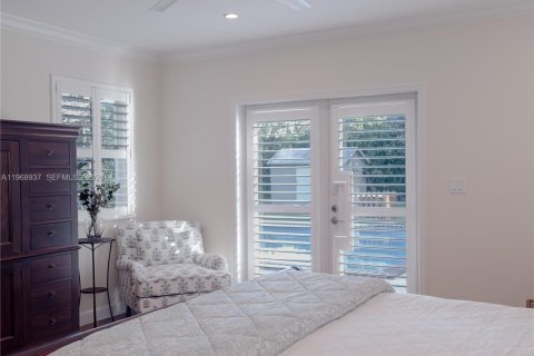House in Miami, Florida 3 bedrooms, 278.43 sq.m. № 2030483 - photo 17