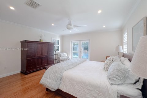 House in Miami, Florida 3 bedrooms, 278.43 sq.m. № 2030483 - photo 14