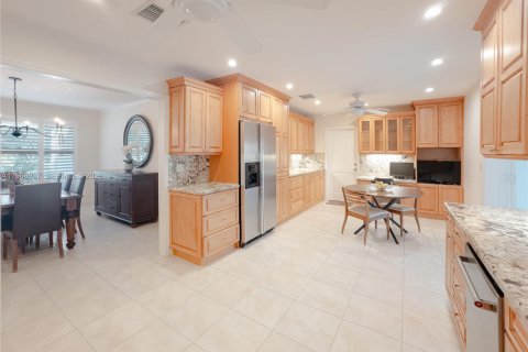 House in Miami, Florida 3 bedrooms, 278.43 sq.m. № 2030483 - photo 7