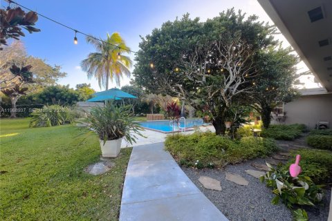 House in Miami, Florida 3 bedrooms, 278.43 sq.m. № 2030483 - photo 26