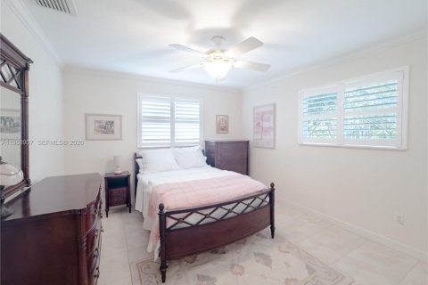 House in Miami, Florida 3 bedrooms, 278.43 sq.m. № 2030483 - photo 20