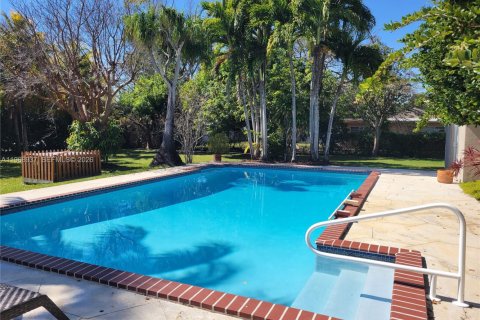 House in Miami, Florida 3 bedrooms, 278.43 sq.m. № 2030483 - photo 9