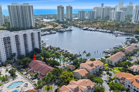 Touwnhouse à Aventura, Floride 3 chambres, 220.46 m2 № 2431962