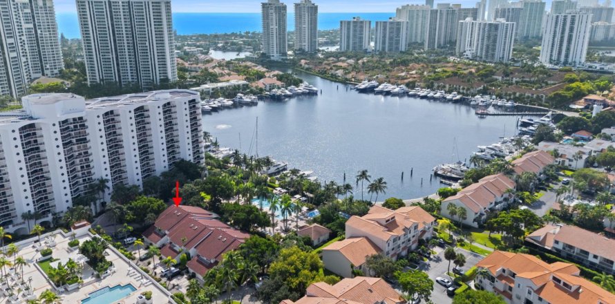 Touwnhouse à Aventura, Floride 3 chambres, 220.46 m2 № 2431962