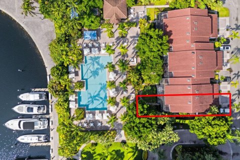 Touwnhouse à vendre à Aventura, Floride: 3 chambres, 220.46 m2 № 2431962 - photo 2