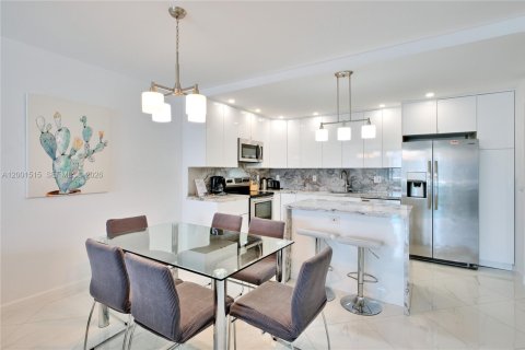 Condominio en Sunny Isles Beach, Florida, 1 dormitorio  № 2183501
