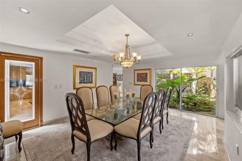 Купить виллу или дом в Майами, Флорида 5 спален, 454.01м2, № 2067744 - фото 9