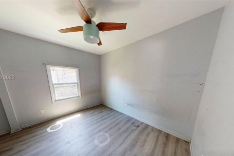 Casa en alquiler en Miami, Florida, 5 dormitorios, 157.66 m2 № 1983579 - foto 5