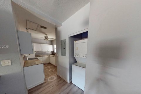 Casa en alquiler en Miami, Florida, 5 dormitorios, 157.66 m2 № 1983579 - foto 8